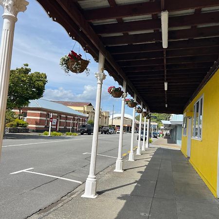 The Duke Hostel Greymouth Exterior foto The historic downtown of Half Moon Bay