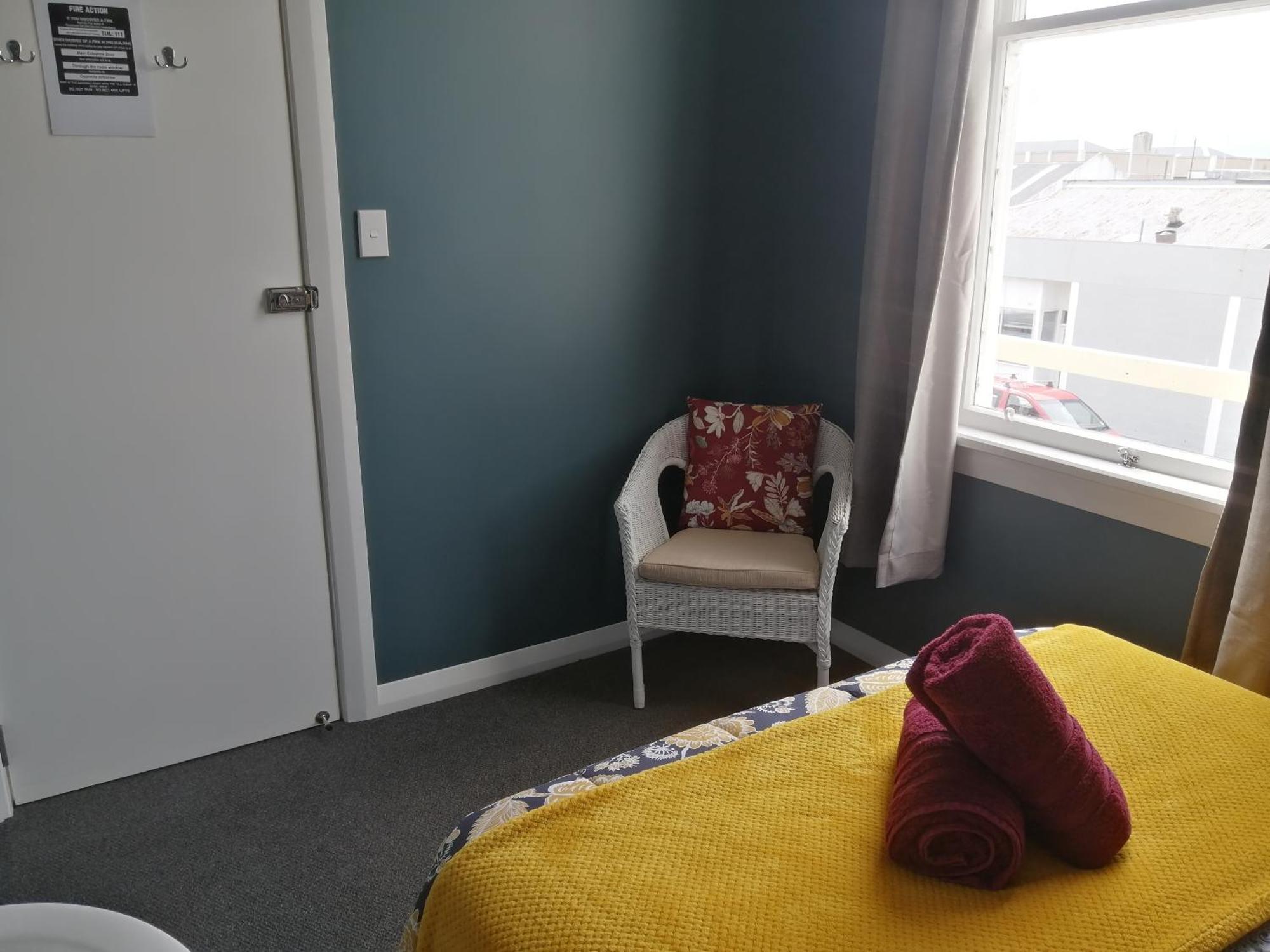 The Duke Hostel Greymouth Exterior foto A massage room at a spa